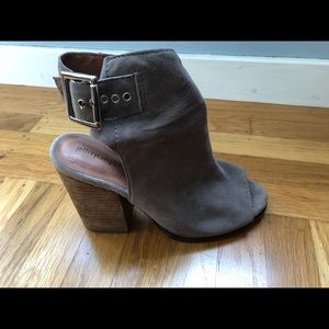 Jeffrey Campbell bootie!